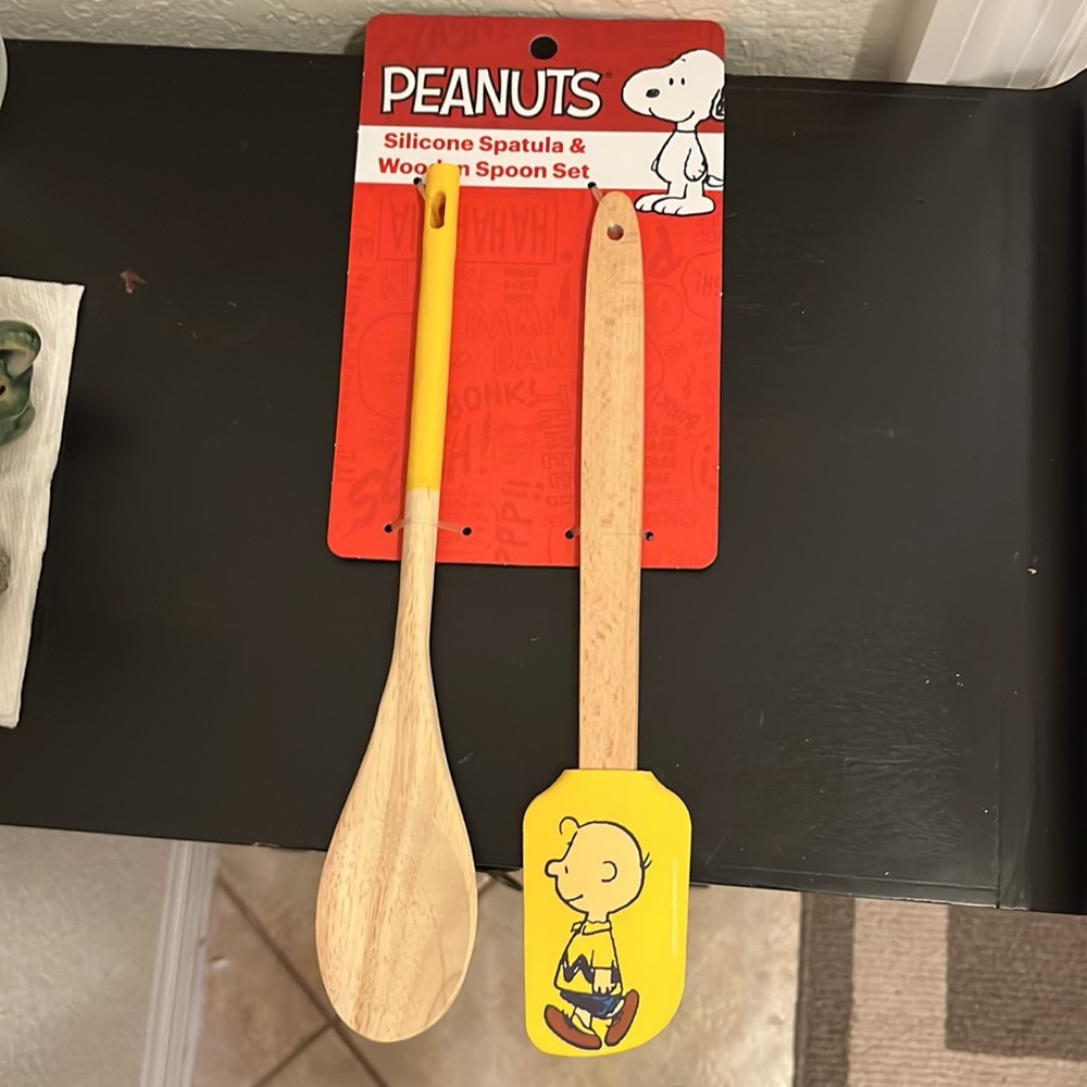 PEANUTS Silicone Spatula & Wood Spoon Set. - Picture 3 of 3